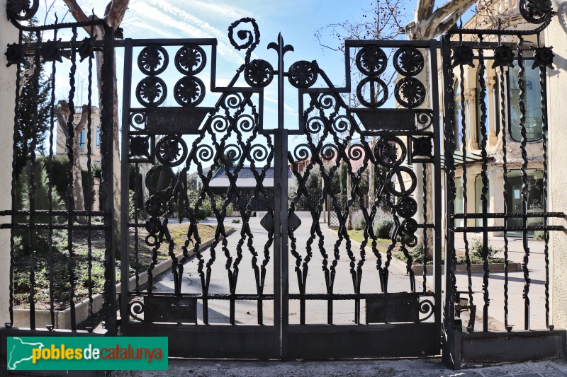 Barcelona - Av. Tibidabo, 23-25, Barcelona - Av. Tibidabo, 23-25, tanca exterior (Foto: Albert Esteves, 2020) Barcelona - Av. Tibidabo, 23-25, Barcelona - Av. Tibidabo, 23-25, tanca exterior