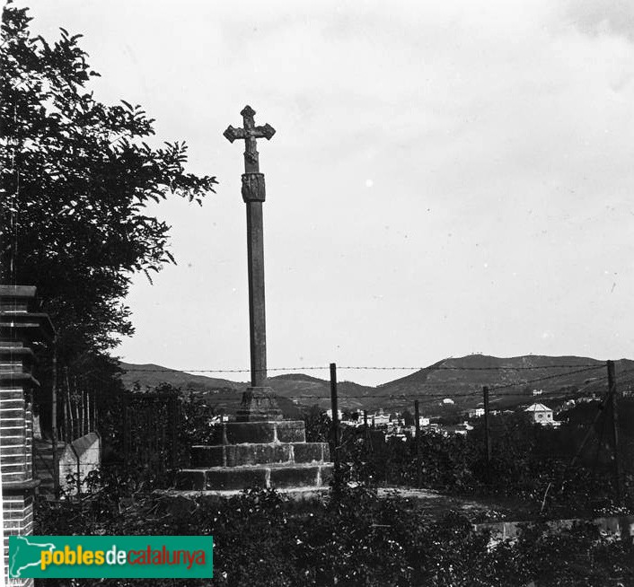 Alella - Creu de Terme (Foto: Joan Roig -Arxiu fotogràfic Centre Excursionista de Catalunya-, 1914) Alella - Creu de Terme