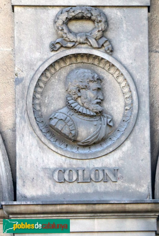 Barcelona - Porxos d'en Xifré. Medallons amb busts (Foto: Albert Esteves, 2020) Barcelona - Porxos d'en Xifré. Medallons amb busts