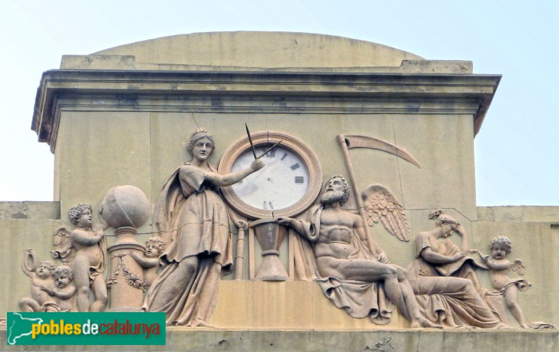 Barcelona - Porxos d'en Xifré. Relleus del coronament (Foto: Albert Esteves, 2006) Barcelona - Porxos d'en Xifré. Relleus del coronament