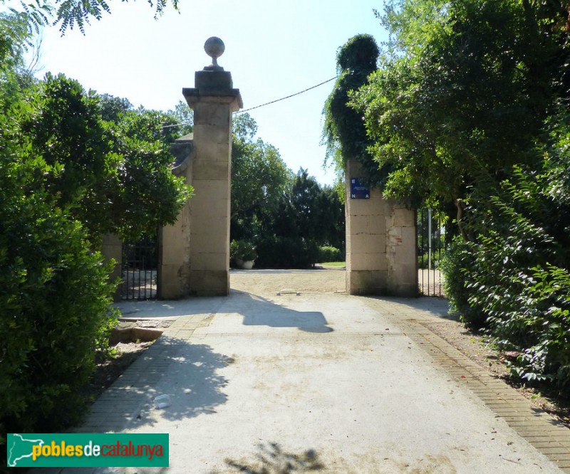 Entrada al recinte (Foto: Graciel·la Vidal, 2020) Entrada al recinte