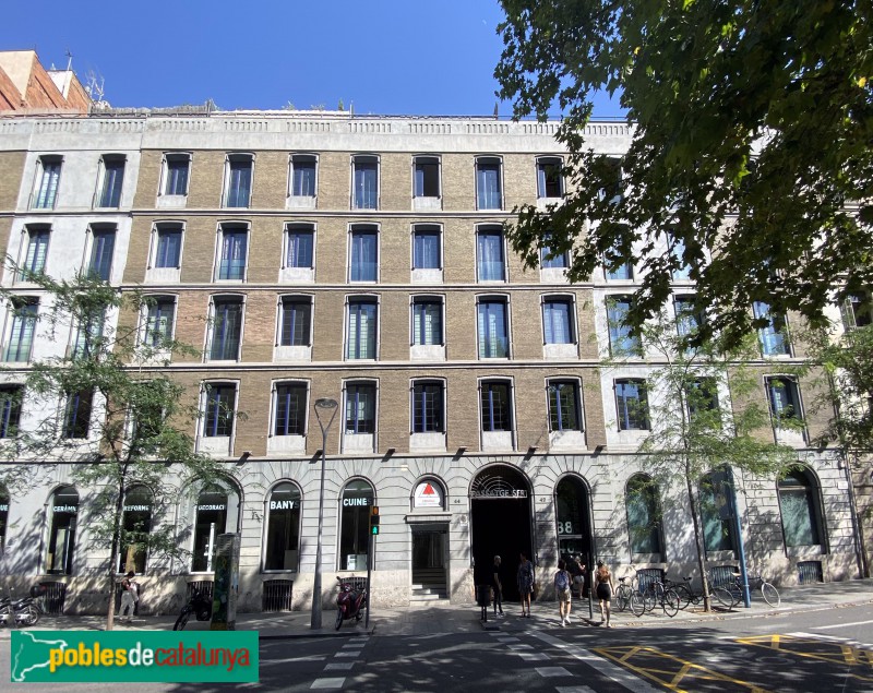 Barcelona - Casa-fàbrica Sert i Solà, façana Trafalgar (Foto: Albert Esteves, 2020) Barcelona - Casa-fàbrica Sert i Solà, façana Trafalgar