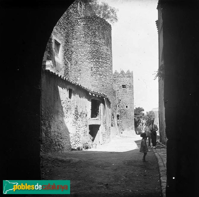 Calonge - Castell (Foto: Josep Salvany -Fons Salvany. Biblioteca de Catalunya-, 1917) Calonge - Castell