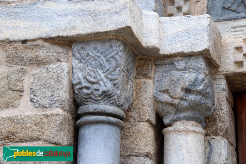 Bossòst - Església de l'Assumpció o de la Purificació. Portada de tramuntana