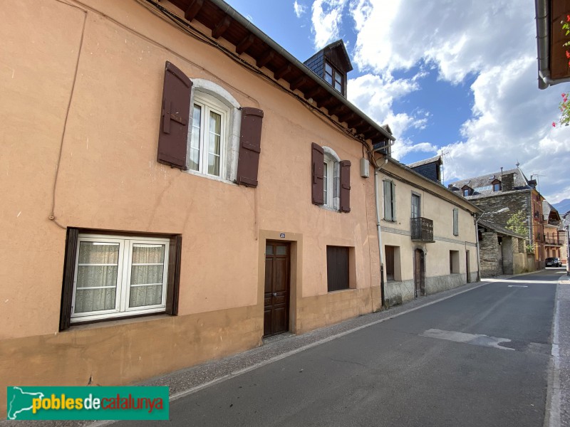 Les - Carrer dera Carrèra (Foto: Albert Esteves, 2020) Les - Carrer dera Carrèra