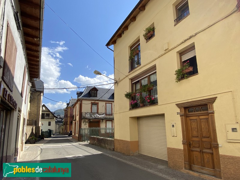 Les - Carrer dera Carrèra (Foto: Albert Esteves, 2020) Les - Carrer dera Carrèra