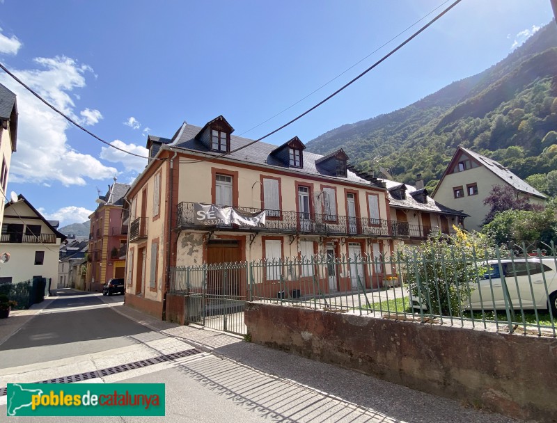 Les - Carrer dera Carrèra (Foto: Albert Esteves, 2020) Les - Carrer dera Carrèra