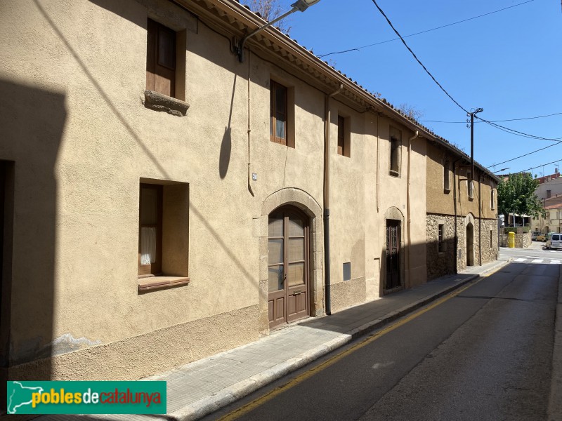 Breda - Cases antigues del carrer Nou (Foto: Albert Esteves, 2020) Breda - Cases antigues del carrer Nou