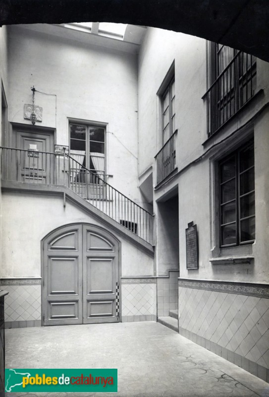 Barcelona - Asil Bressol del Nen Jesús (Foto: <i>Francesc Ribera Colomer -Arxiu Fotogràfic de Barcelona-</i>, 1956) Barcelona - Asil Bressol del Nen Jesús