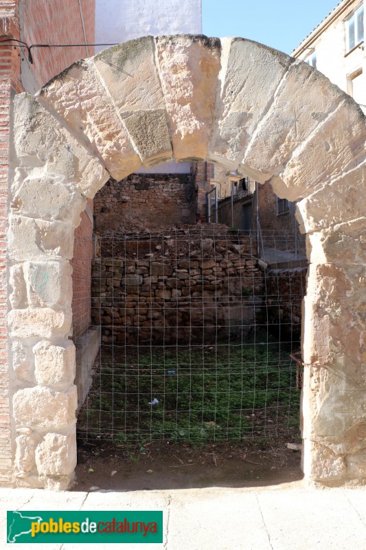 La Granadella - Portal (Foto: Albert Esteves, 2020) La Granadella - Portal