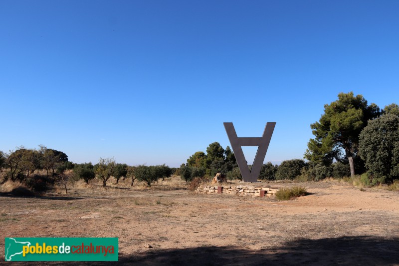 La Pobla de Cérvoles - Cap de Bou (Joan Brossa) (Foto: Albert Esteves, 2020) La Pobla de Cérvoles - Cap de Bou (Joan Brossa)