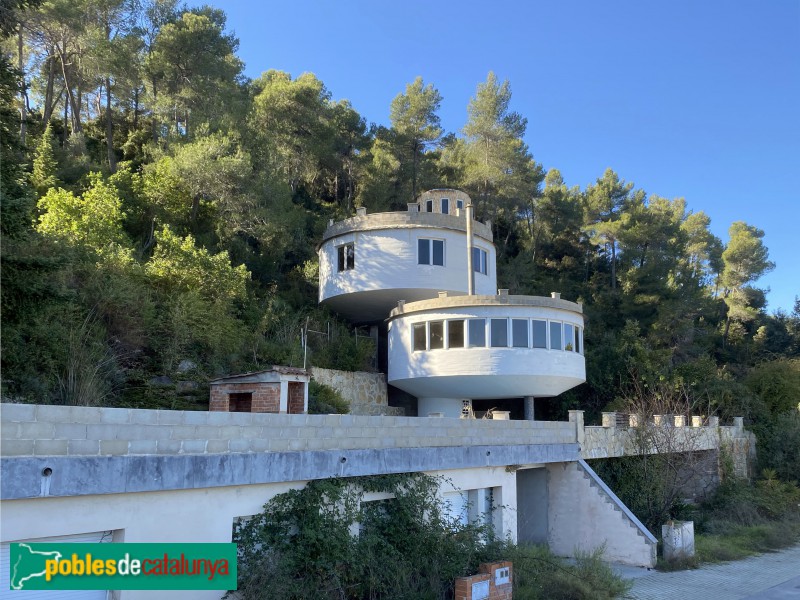Corbera de Llobregat - Casa Ovni (Foto: Albert Esteves, 2020) Corbera de Llobregat - Casa Ovni