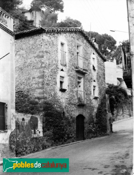 Corbera de Llobregat - Cal Marxant (Foto: Ramon Maria Aragó i Cabanyas -invarquit.cultura.gencat.cat--, 1984) Corbera de Llobregat - Cal Marxant