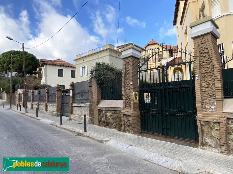 Barcelona - Cooperativa de Periodistes de la Salut. Tanca exterior (Foto: Albert Esteves, 2021) Barcelona - Cooperativa de Periodistes de la Salut. Tanca exterior