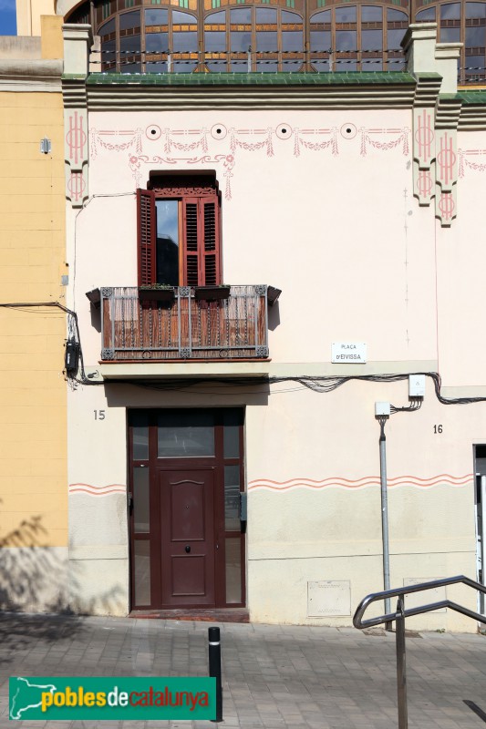 Barcelona - Plaça Eivissa, 14-16 (Foto: Albert Esteves, 2021) Barcelona - Plaça Eivissa, 14-16