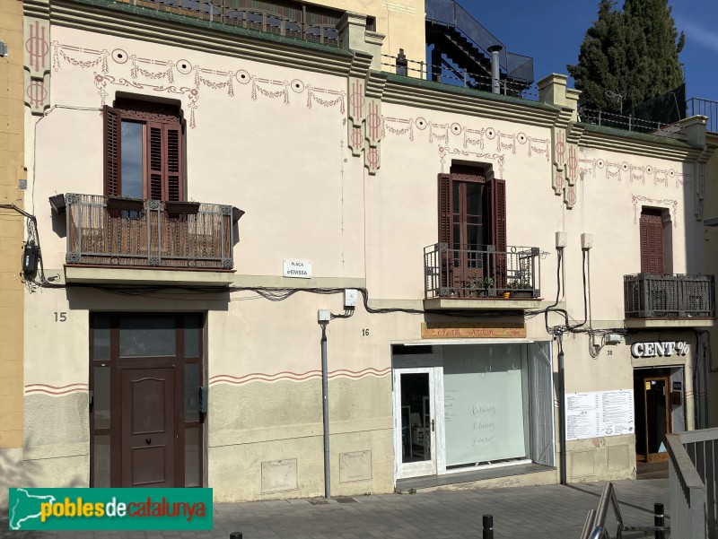 Barcelona - Plaça Eivissa, 14-16 (Foto: Albert Esteves, 2021) Barcelona - Plaça Eivissa, 14-16