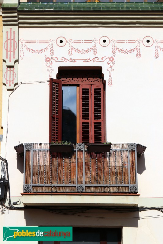 Barcelona - Plaça Eivissa, 14-16 (Foto: Albert Esteves, 2021) Barcelona - Plaça Eivissa, 14-16