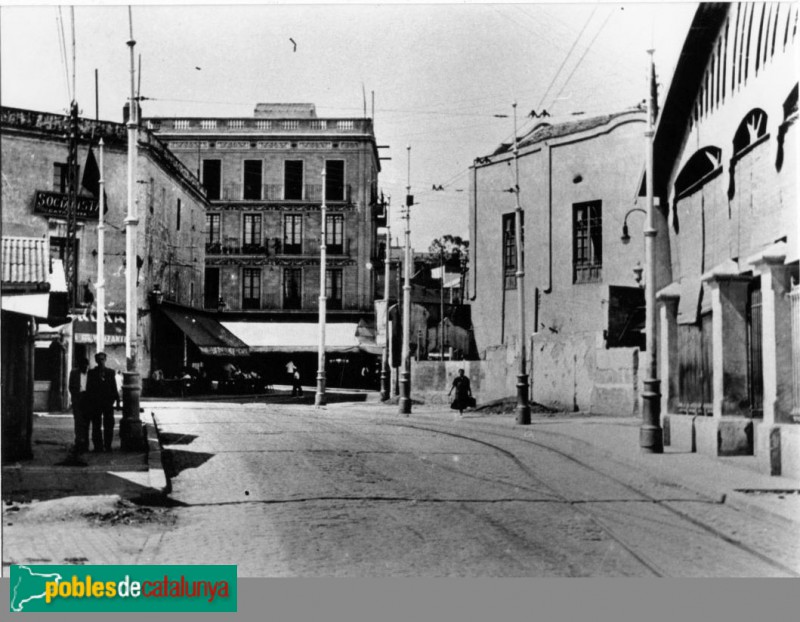 Barcelona - Plaça Eivissa, amb el Bar Quimet al fons