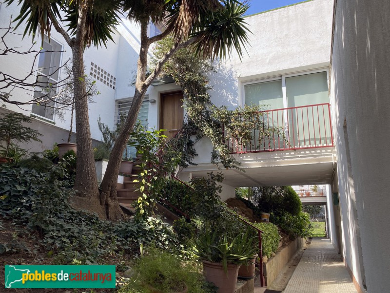 Barcelona - Casetes Blanques de Montbau (Foto: Albert Esteves, 2021) Barcelona - Casetes Blanques de Montbau