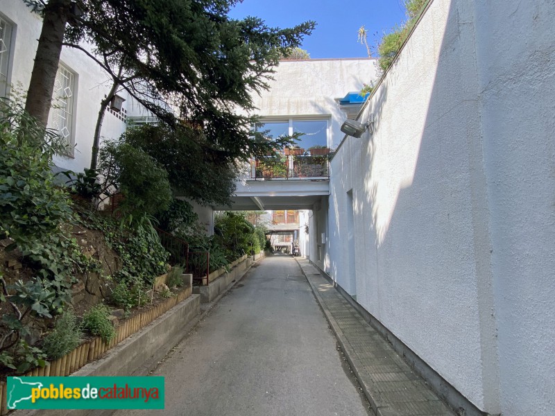 Barcelona - Casetes Blanques de Montbau (Foto: Albert Esteves, 2021) Barcelona - Casetes Blanques de Montbau