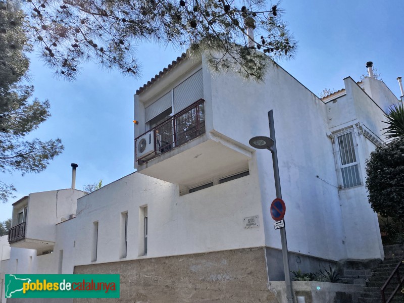 Barcelona - Casetes Blanques de Montbau (Foto: Albert Esteves, 2021) Barcelona - Casetes Blanques de Montbau