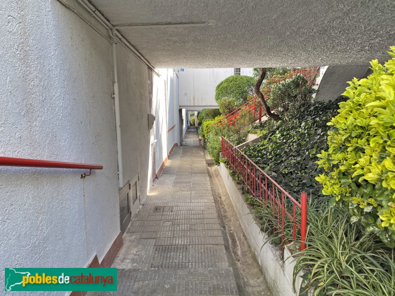 Barcelona - Casetes Blanques de Montbau (Foto: Albert Esteves, 2021) Barcelona - Casetes Blanques de Montbau