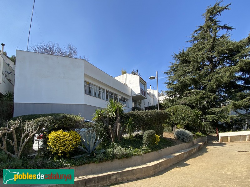 Barcelona - Casetes Blanques de Montbau (Foto: Albert Esteves, 2021) Barcelona - Casetes Blanques de Montbau