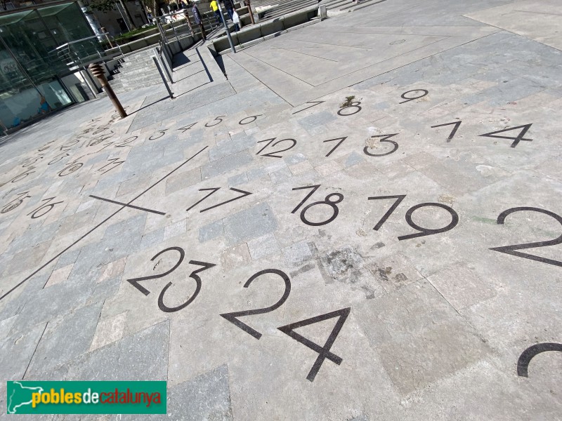 Barcelona - Plaça d'Àngel Pestaña. Detall del paviment (Foto: Albert Esteves, 2021) Barcelona - Plaça d'Àngel Pestaña. Detall del paviment