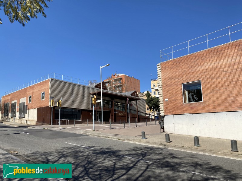 Barcelona - Biblioteca Les Roquetes (Foto: Albert Esteves, 2021) Barcelona - Biblioteca Les Roquetes