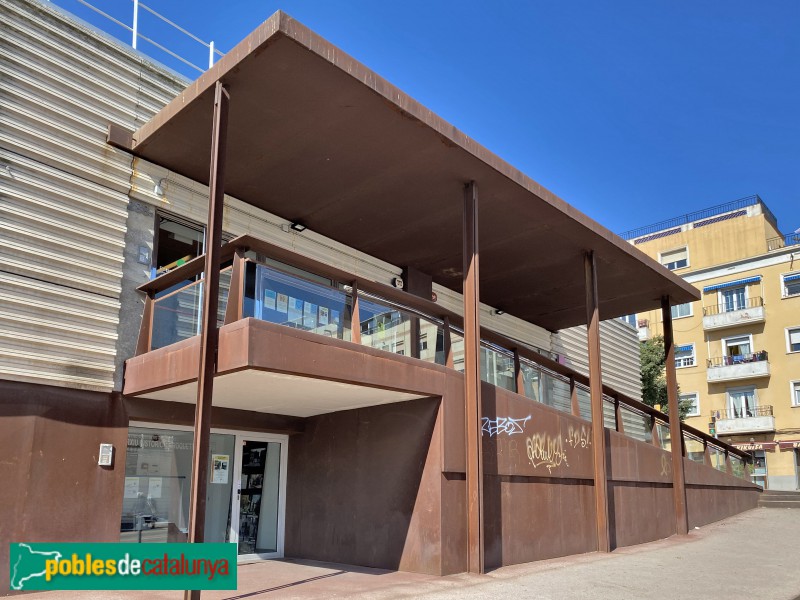 Barcelona - Biblioteca Les Roquetes (Foto: Albert Esteves, 2021) Barcelona - Biblioteca Les Roquetes