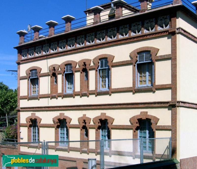 L'Hospitalet de Llobregat - Can Vilumara. Casa del director (Foto: Albert Esteves, 2006) L'Hospitalet de Llobregat - Can Vilumara. Casa del director