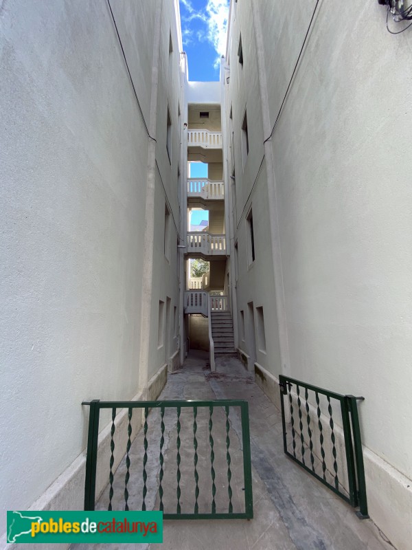 Sant Feliu de Llobregat - Pisos Bertrand (Foto: Albert Esteves, 2021) Sant Feliu de Llobregat - Pisos Bertrand