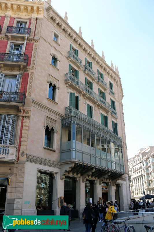 Barcelona - Casa Bosch Alsina (Plaça Catalunya, 8) (Foto: Albert Esteves, 2021) Barcelona - Casa Bosch Alsina (Plaça Catalunya, 8)