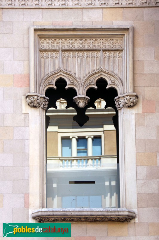 Barcelona - Casa Bosch Alsina (Plaça Catalunya, 8) (Foto: Albert Esteves, 2021) Barcelona - Casa Bosch Alsina (Plaça Catalunya, 8)