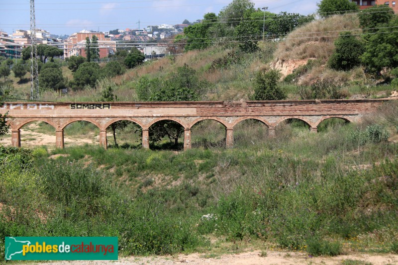 Esplugues de Llobregat - Aqüeducte del torrent de Can Clota (Foto: Albert Esteves, 2021) Esplugues de Llobregat - Aqüeducte del torrent de Can Clota