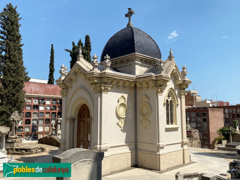 L'Hospitalet de Llobregat - Cementiri de Sants: Capella (Foto: Albert Esteves, 2021) L'Hospitalet de Llobregat - Cementiri de Sants: Capella