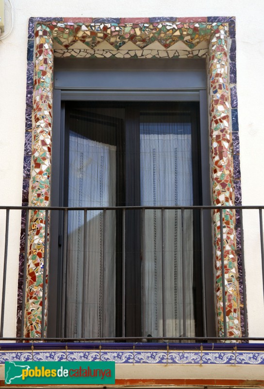 Cornellà de Llobregat - Carrer Ametller, 41 (Foto: Albert Esteves, 2021) Cornellà de Llobregat - Carrer Ametller, 41