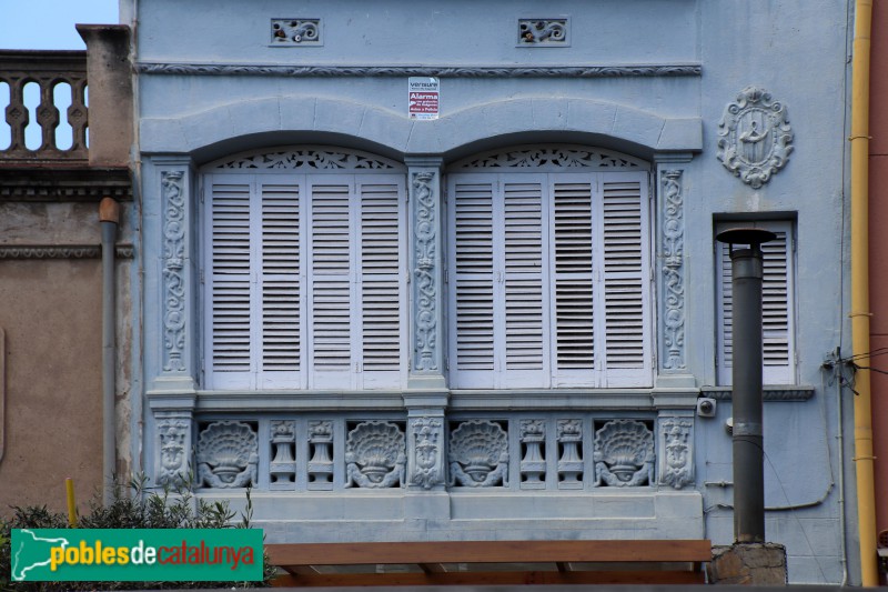 Cornellà de Llobregat - Carrer Ametller, 16 (Foto: Albert Esteves, 2021) Cornellà de Llobregat - Carrer Ametller, 16