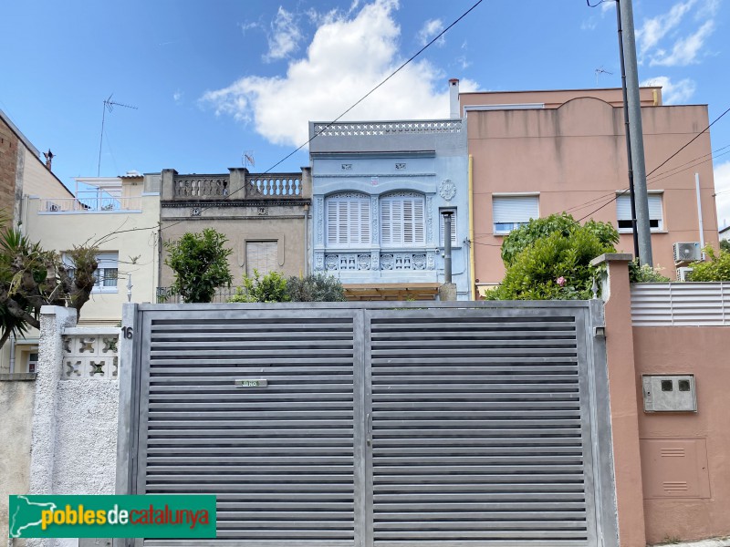 Cornellà de Llobregat - Carrer Ametller, 16 (Foto: Albert Esteves, 2021) Cornellà de Llobregat - Carrer Ametller, 16