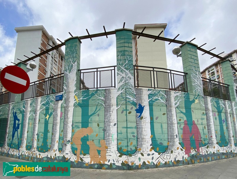 Cornellà de Llobregat - Mural de la plaça Sant Ildefons (Foto: Albert Esteves, 2021) Cornellà de Llobregat - Mural de la plaça Sant Ildefons
