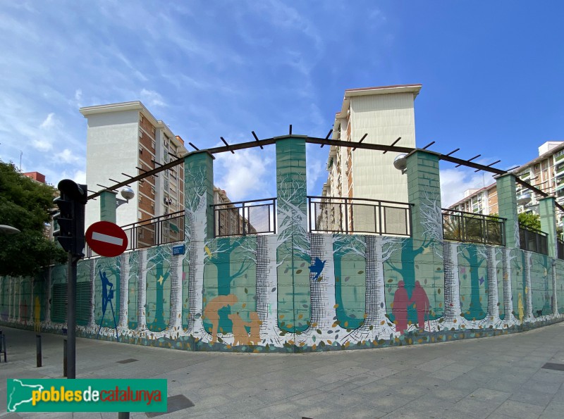 Cornellà de Llobregat - Mural de la plaça Sant Ildefons (Foto: Albert Esteves, 2021) Cornellà de Llobregat - Mural de la plaça Sant Ildefons