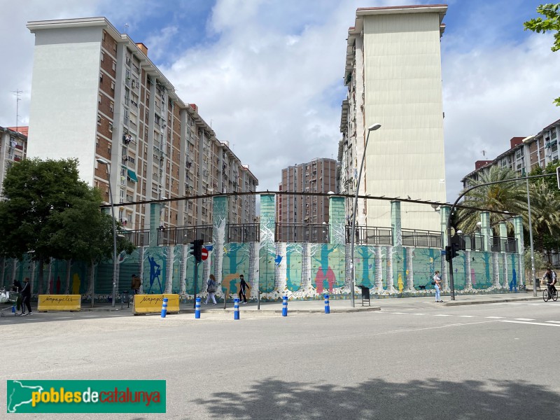Cornellà de Llobregat - Mural de la plaça Sant Ildefons (Foto: Albert Esteves, 2021) Cornellà de Llobregat - Mural de la plaça Sant Ildefons