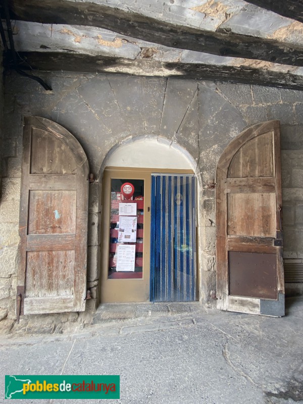 Vinaixa - Portal de Ca la Mariana (Foto: Albert Esteves, 2021) Vinaixa - Portal de Ca la Mariana