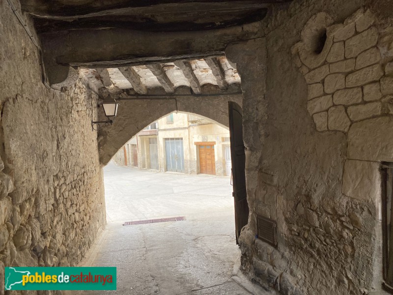 Vinaixa - Portal de Ca la Mariana (Foto: Albert Esteves, 2021) Vinaixa - Portal de Ca la Mariana