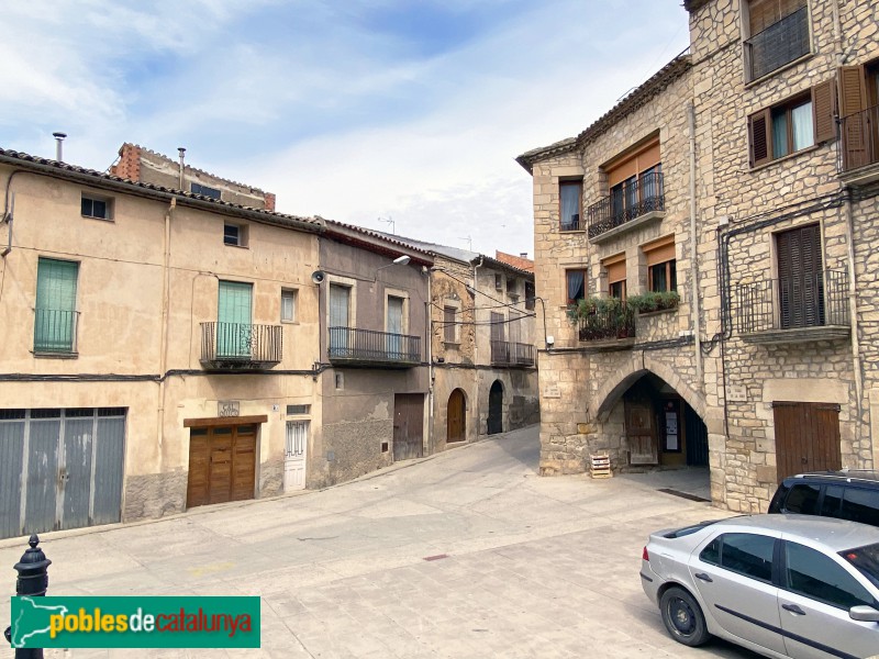 Vinaixa - Plaça de l'Església (Foto: Albert Esteves, 2021) Vinaixa - Plaça de l'Església