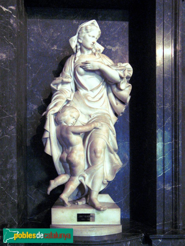 Barcelona - Casa de la Ciutat. Escultura La Bona Acollida (Viladomat)