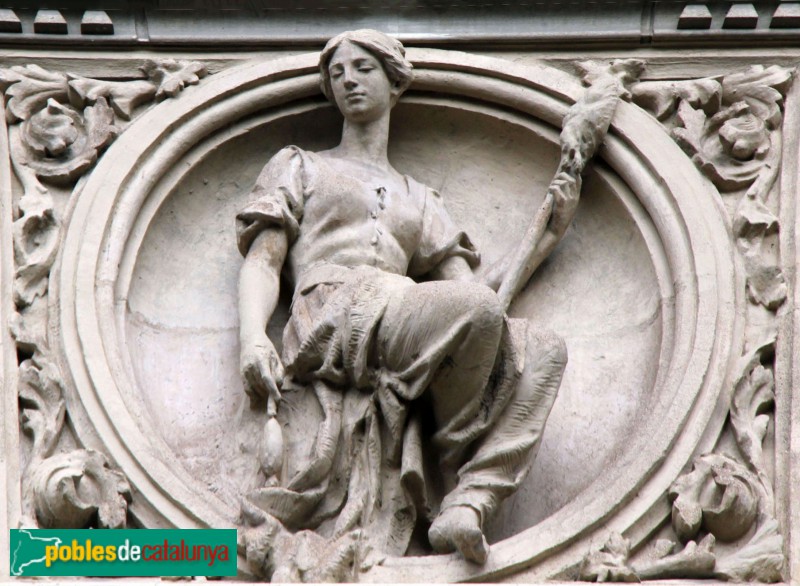 Barcelona - Rambla Catalunya, 33. Relleu, obra de Pere Carbonell