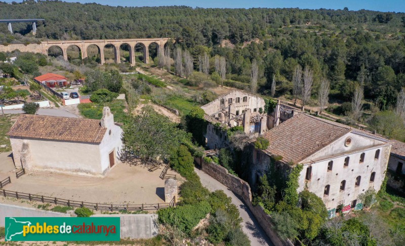 El Catllar - Ermita de Sant Ramon, amb la fàbrica i el pont del ferrocarril (Foto: Francesc Vidal-Barraquer, 2021) El Catllar - Ermita de Sant Ramon, amb la fàbrica i el pont del ferrocarril