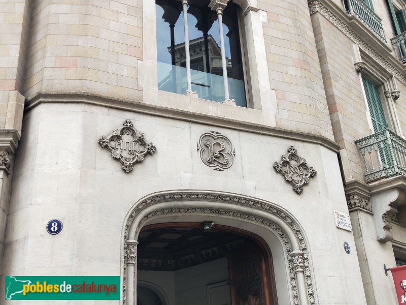 Barcelona - Casa Bosch Alsina (Plaça Catalunya, 8) (Foto: Anna Corcoll, 2020) Barcelona - Casa Bosch Alsina (Plaça Catalunya, 8)