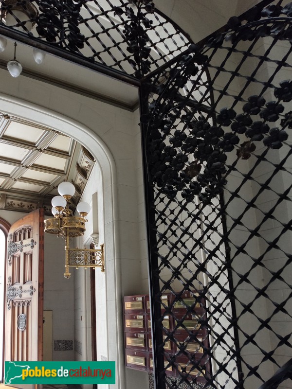 Barcelona - Casa Bosch Alsina (Plaça Catalunya, 8) (Foto: Anna Corcoll, 2020) Barcelona - Casa Bosch Alsina (Plaça Catalunya, 8)